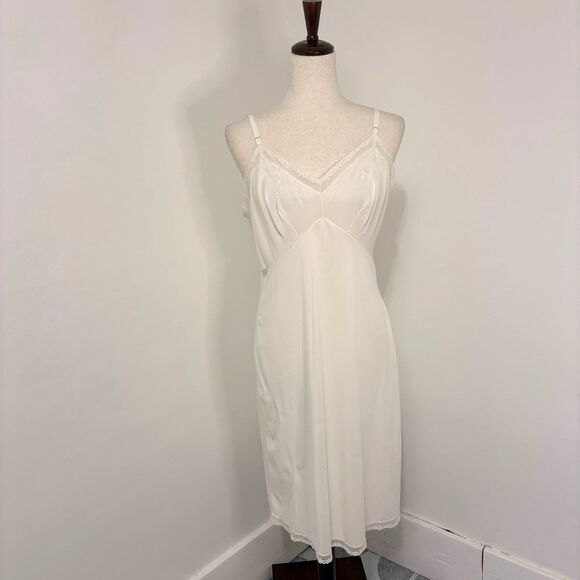 American Vintage Other - Vintage 70s Kayser White Lace Trim Flower Slip Dress Sz 40